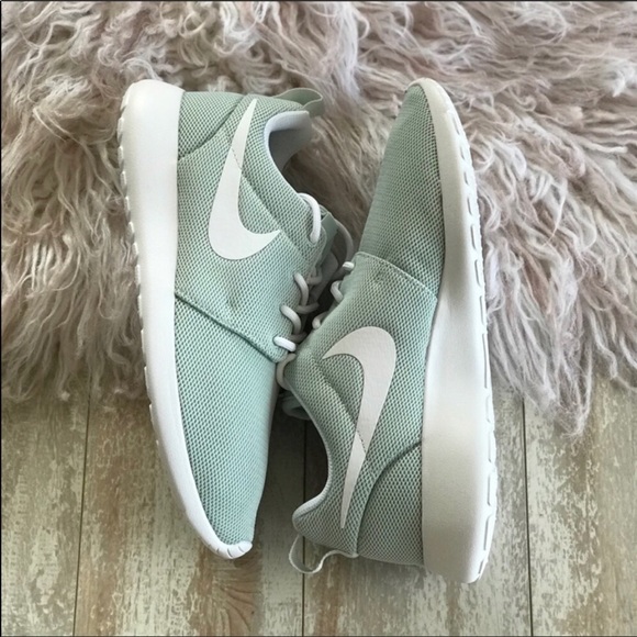 NWT Nike Roshe One Mint Rare - Picture 6 of 8
